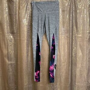 PINK Victoria's Secret gray/pink floral tropical ultimate leggings, XS